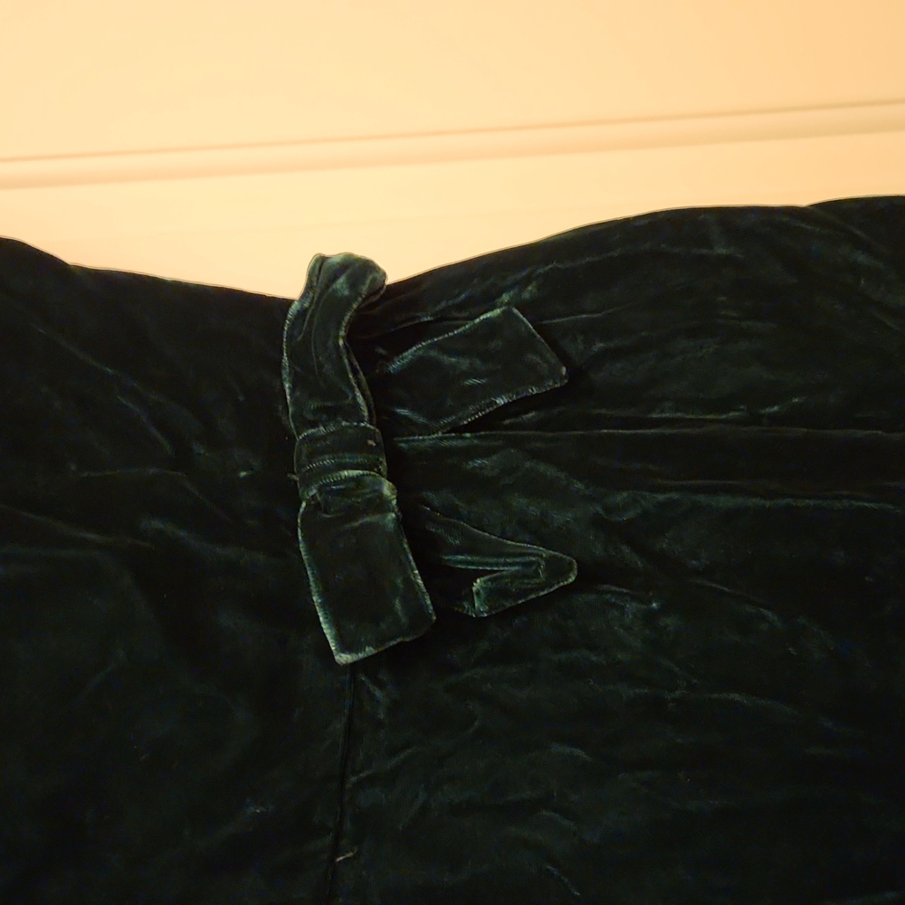 Custom made green velvet gown! - Picture 2 of 11